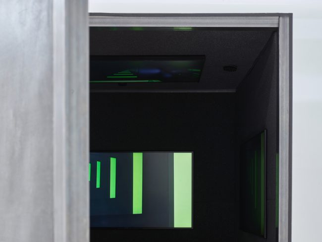 Peak inside "Instanz", 5-channel-video-installation, © Gina Bolle, 2023
